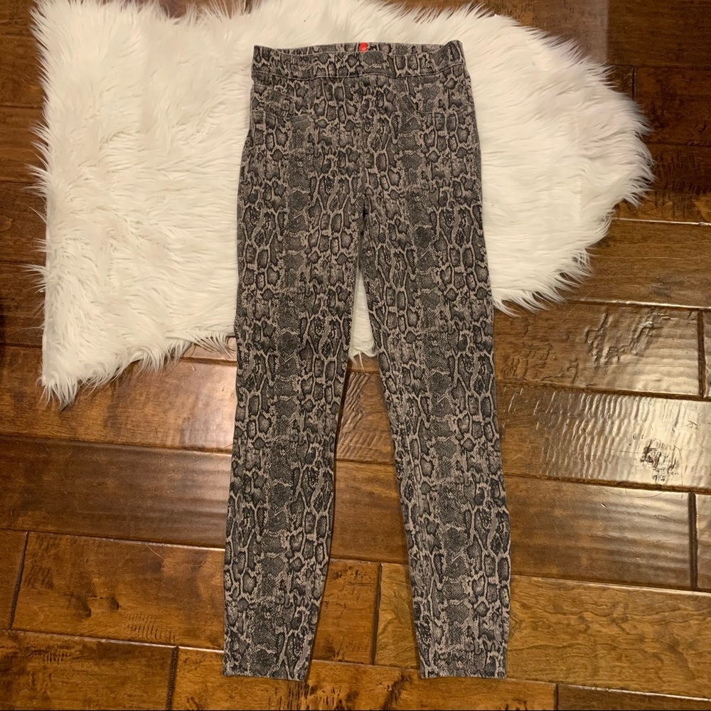 Spanx Women’s Leggings Snakeskin Print Cropped leggings Size Small